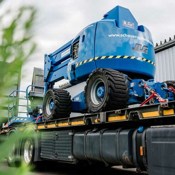 Zustellung per LKW von Mietgeräten