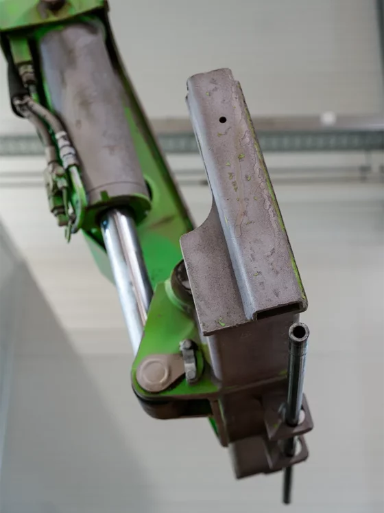 Grüner Arm eines Staplers