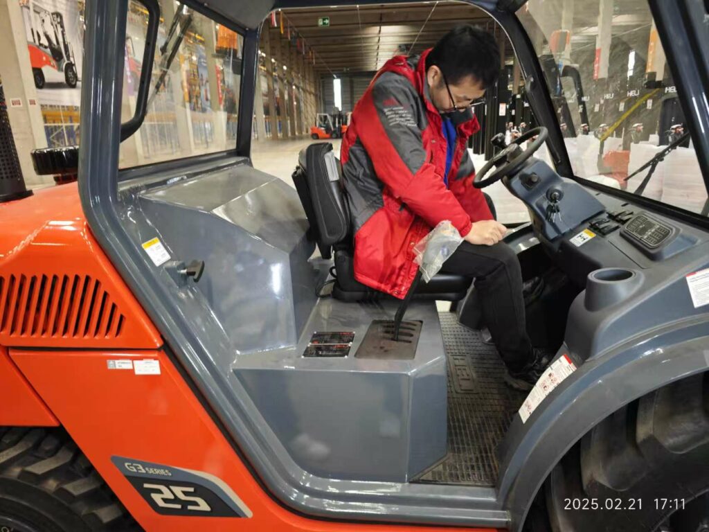 Allradstapler von HELI in der Produktion