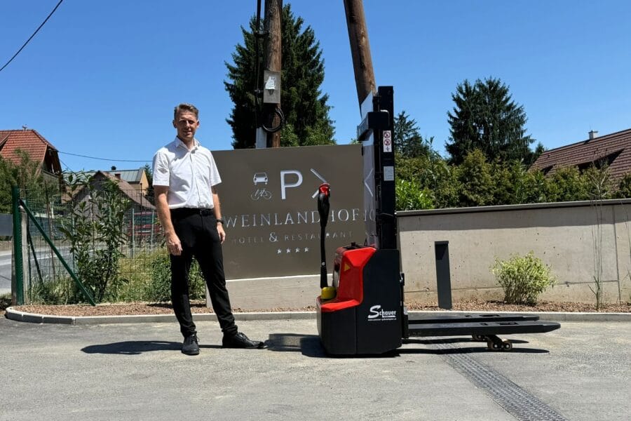 Weinlandhof Gamlitz bekommt einen neuen Hochhubwagen von Schauer