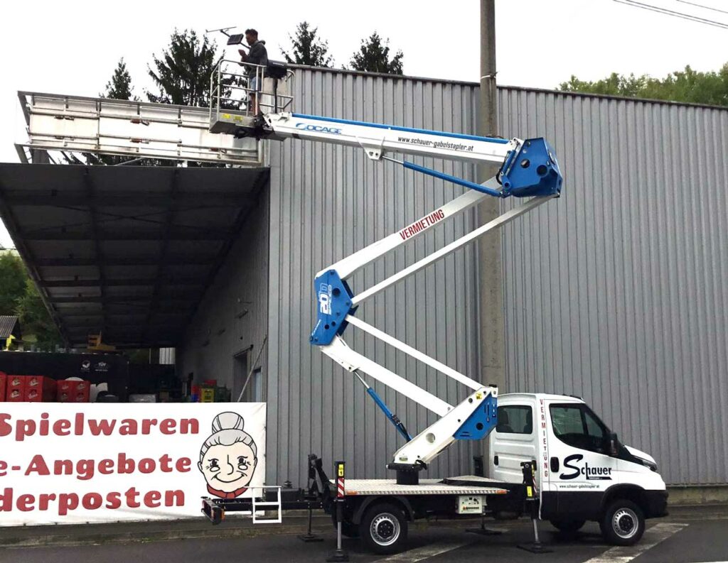 Arbeitsbühnen von Schauer Gabelstapler im Einsatz